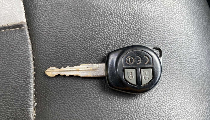2016 Maruti Baleno DELTA DIESEL 1.3, Diesel, Manual, 1,02,293 km, Key Close Up