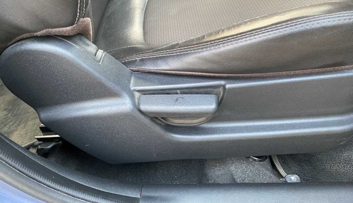 2013 Hyundai i20 MAGNA (O) 1.2, Petrol, Manual, 37,925 km, Driver Side Adjustment Panel