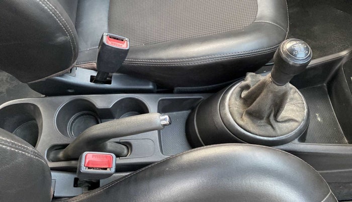 2013 Hyundai i20 MAGNA (O) 1.2, Petrol, Manual, 37,925 km, Gear Lever