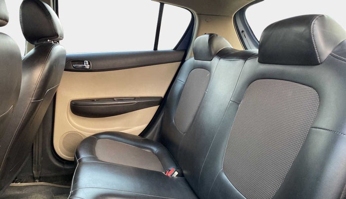 2013 Hyundai i20 MAGNA (O) 1.2, Petrol, Manual, 37,925 km, Right Side Rear Door Cabin