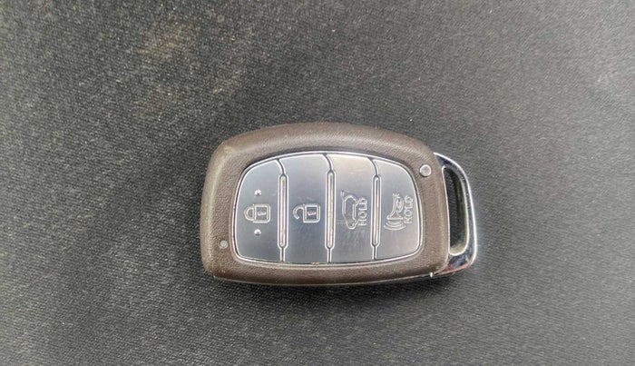 2021 Hyundai NEW I20 ASTA (O) 1.2 MT, Petrol, Manual, 20,192 km, Key Close Up
