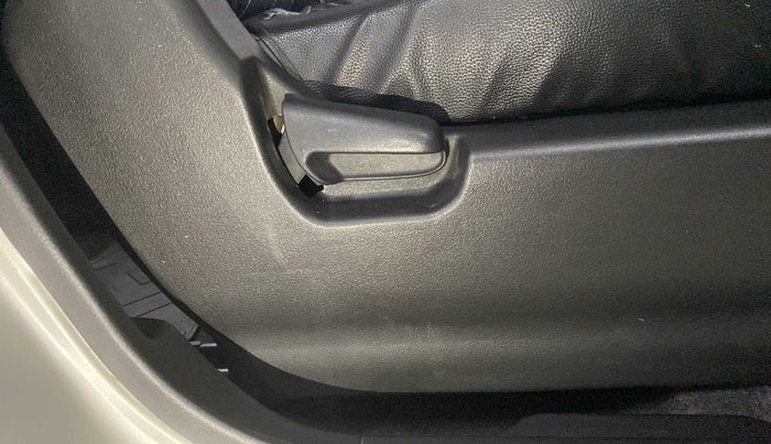2014 Maruti Wagon R 1.0 VXI, Petrol, Manual, 43,407 km, Driver Side Adjustment Panel