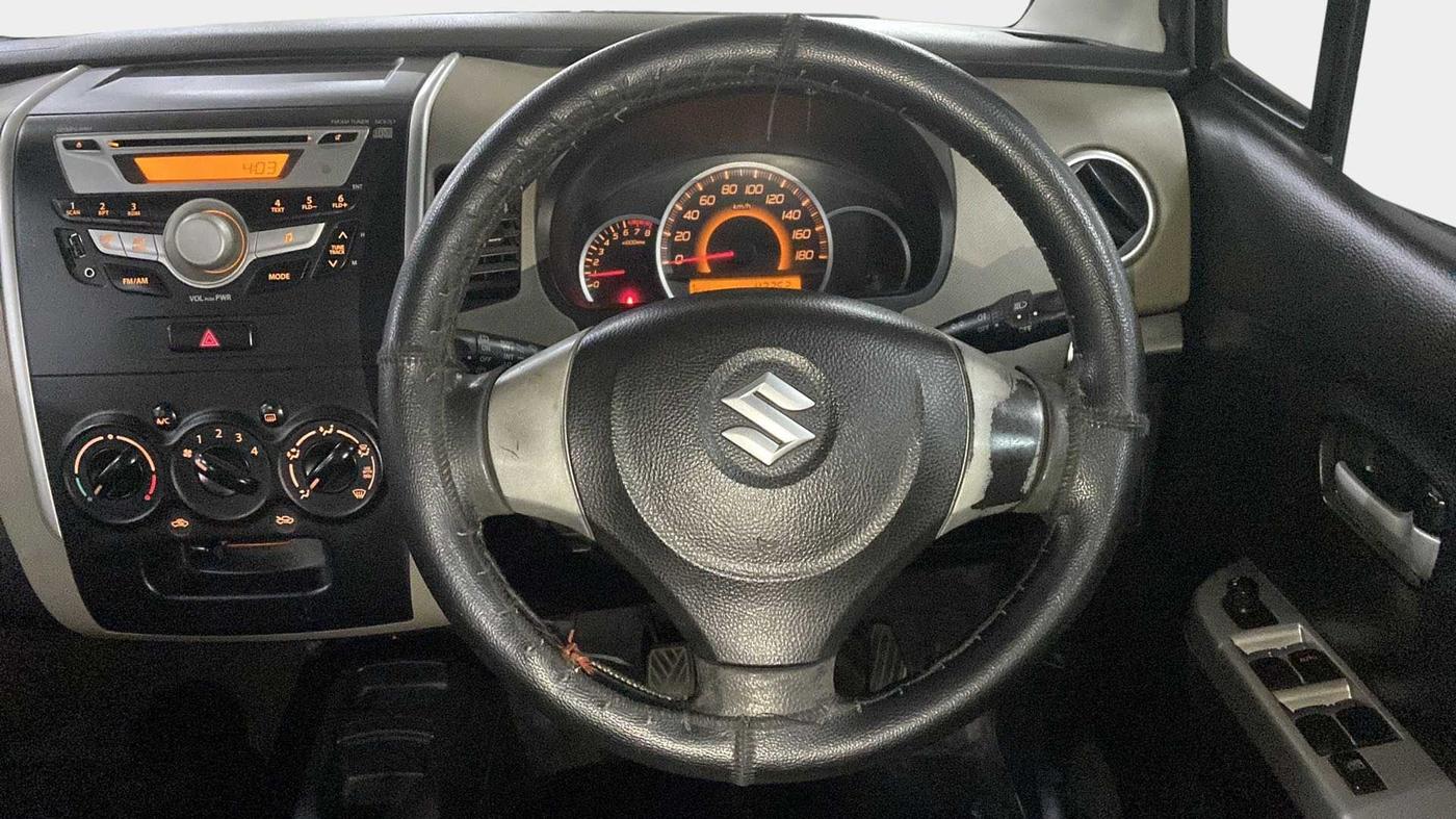2014 Maruti Wagon R 1.0 VXI, Petrol, Manual, 43,407 km, Steering Wheel Close Up