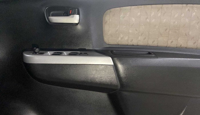 2014 Maruti Wagon R 1.0 VXI, Petrol, Manual, 43,407 km, Driver Side Door Panels Control