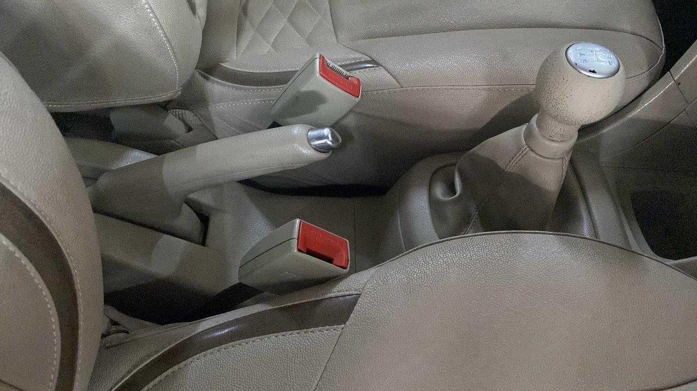 2016 Maruti Swift Dzire VXI, Petrol, Manual, 25,945 km, Gear Lever