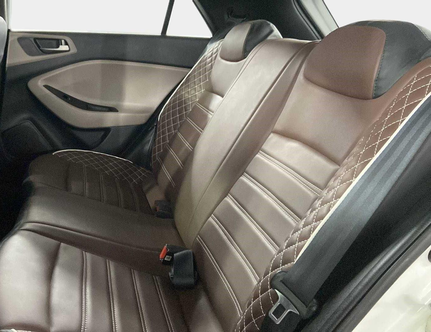 2017 Hyundai Elite i20 MAGNA EXECUTIVE 1.2, Petrol, Manual, 27,819 km, Right Side Rear Door Cabin