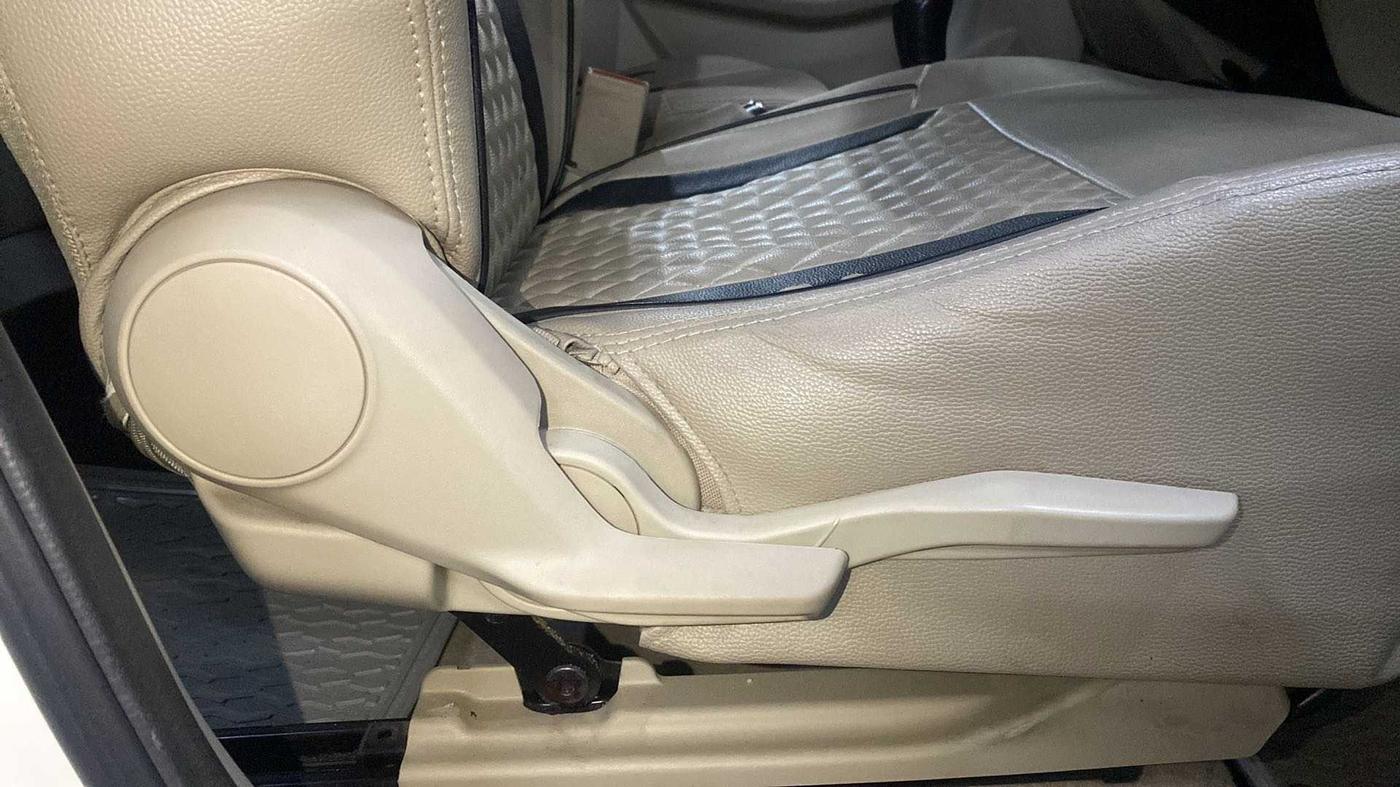 2018 Maruti Dzire VXI, Petrol, Manual, 66,600 km, Driver Side Adjustment Panel