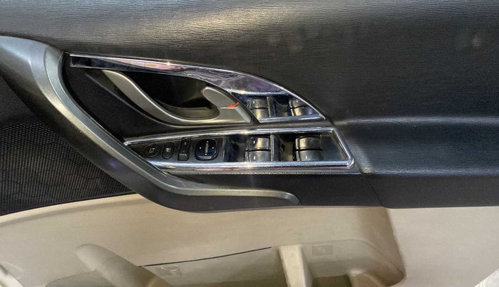 2016 Mahindra XUV500 W10 AT, Diesel, Automatic, 71,424 km, Driver Side Door Panels Control