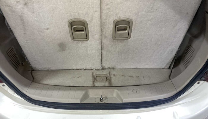 2016 Mahindra XUV500 W10 AT, Diesel, Automatic, 71,424 km, Boot Inside