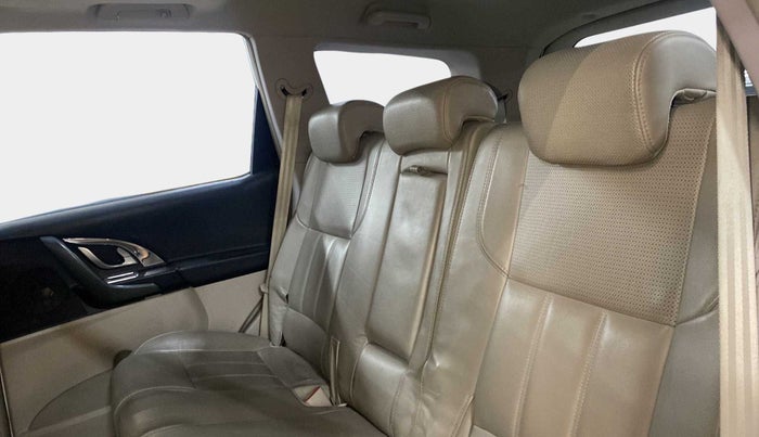 2016 Mahindra XUV500 W10 AT, Diesel, Automatic, 71,424 km, Right Side Rear Door Cabin