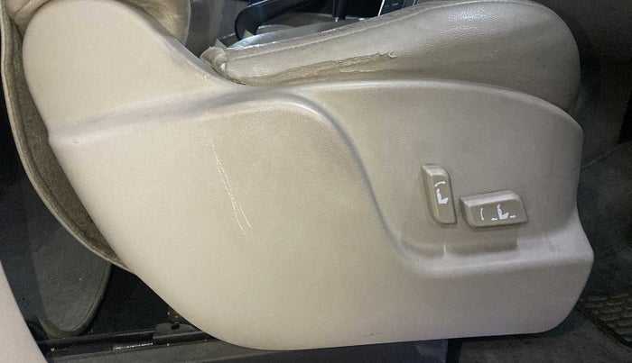 2016 Mahindra XUV500 W10 AT, Diesel, Automatic, 71,424 km, Driver Side Adjustment Panel