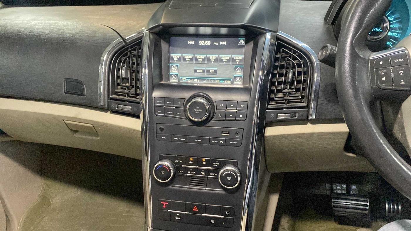 2016 Mahindra XUV500 W10 AT, Diesel, Automatic, 71,424 km, Air Conditioner