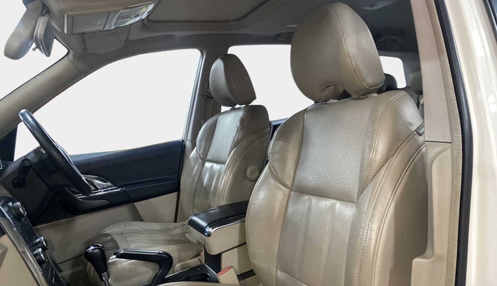 2016 Mahindra XUV500 W10 AT, Diesel, Automatic, 71,424 km, Right Side Front Door Cabin