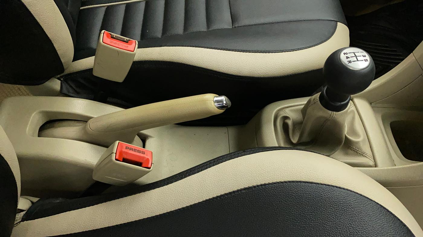 2014 Maruti Swift Dzire VXI, Petrol, Manual, 1,04,482 km, Gear Lever