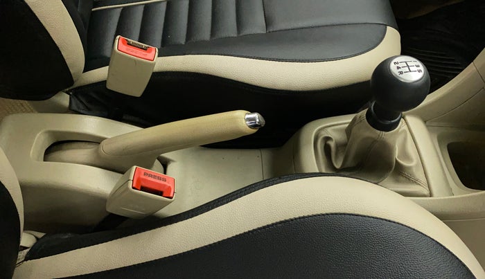 2014 Maruti Swift Dzire VXI, Petrol, Manual, 1,04,482 km, Gear Lever