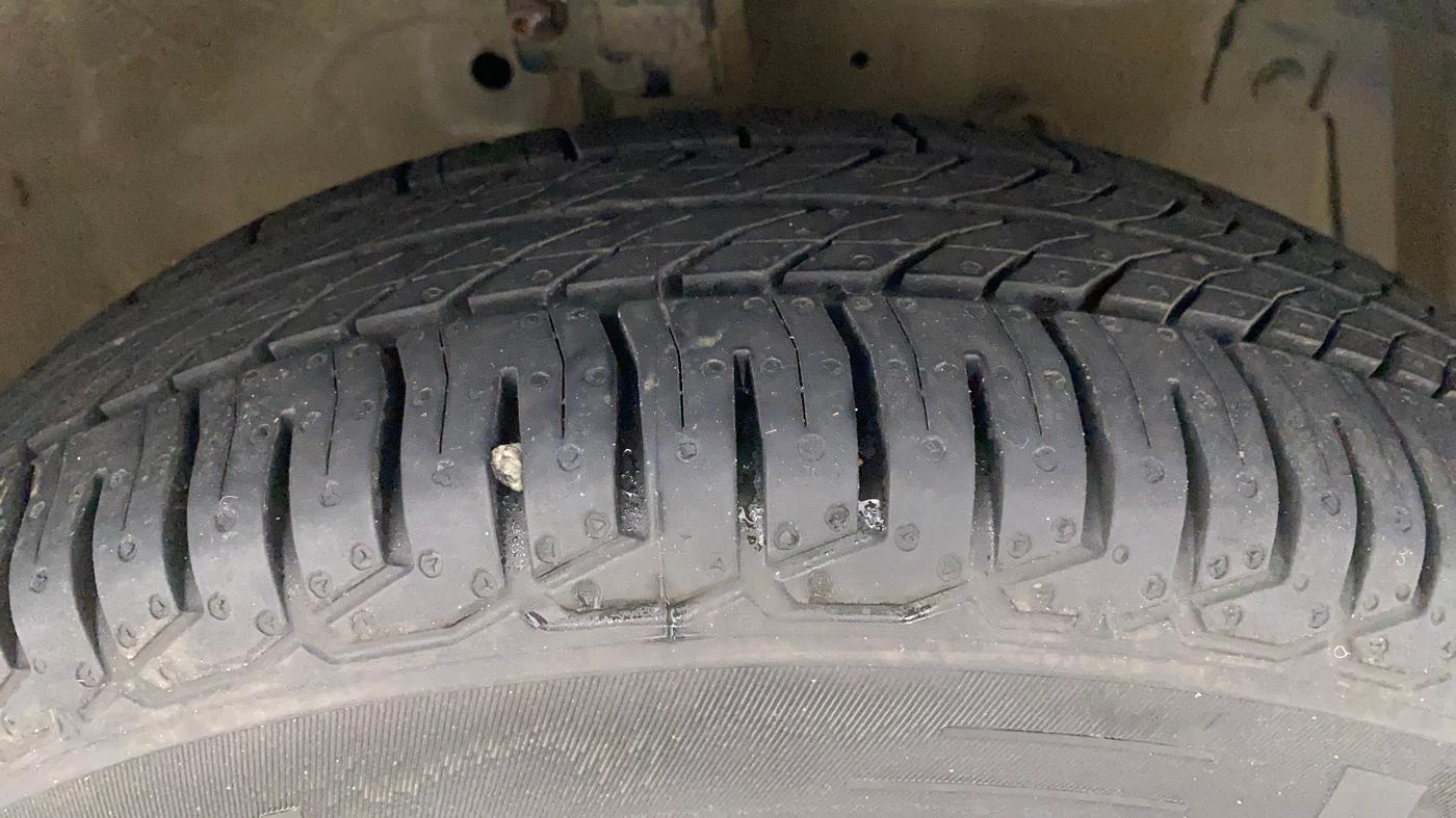 2014 Maruti Swift Dzire VXI, Petrol, Manual, 1,04,482 km, Right Front Tyre Tread