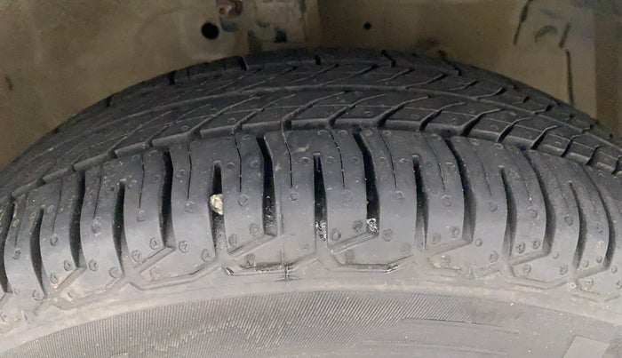 2014 Maruti Swift Dzire VXI, Petrol, Manual, 1,04,482 km, Right Front Tyre Tread