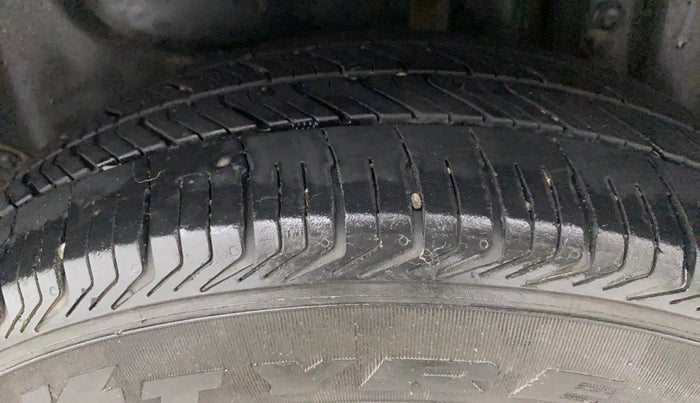 2014 Maruti Swift Dzire VXI, Petrol, Manual, 1,04,482 km, Left Rear Tyre Tread