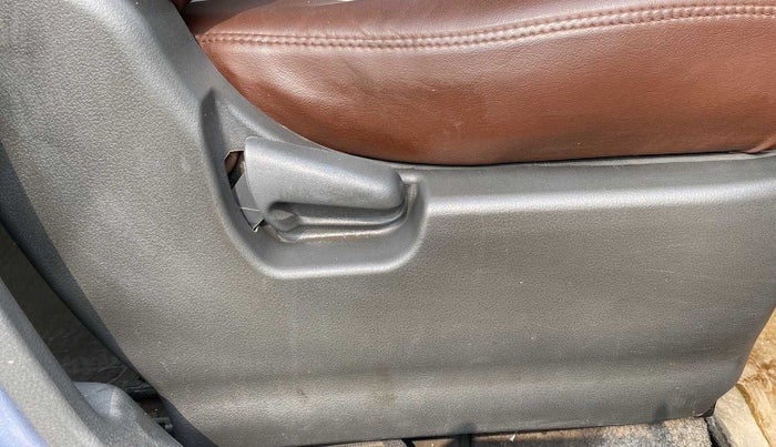2010 Maruti Wagon R 1.0 LXI, Petrol, Manual, 51,846 km, Driver Side Adjustment Panel
