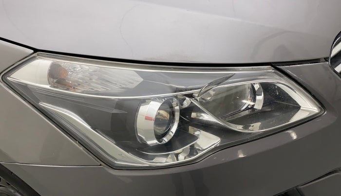 2015 Maruti Ciaz VXI+, Petrol, Manual, 68,617 km, Right headlight - Minor scratches