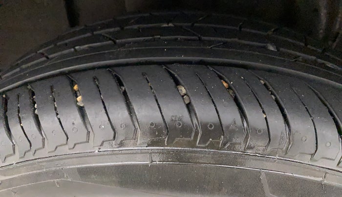 2022 Nissan MAGNITE XV PREMIUM TURBO CVT, Petrol, Automatic, 10,377 km, Right Rear Tyre Tread