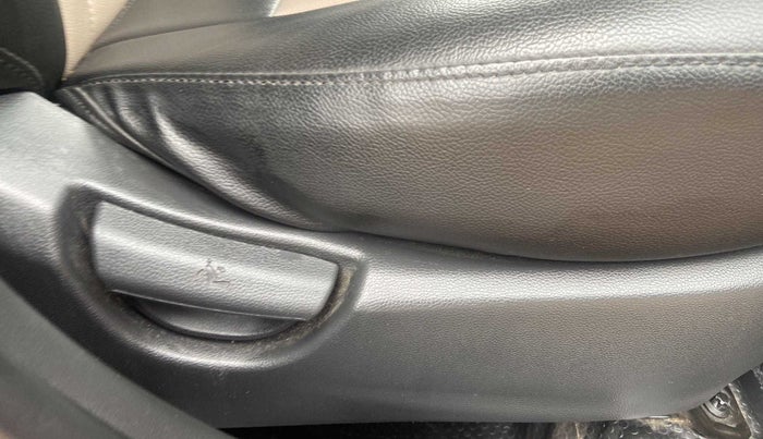 2019 Hyundai Grand i10 SPORTZ AT 1.2 KAPPA VTVT, Petrol, Automatic, 18,371 km, Driver Side Adjustment Panel