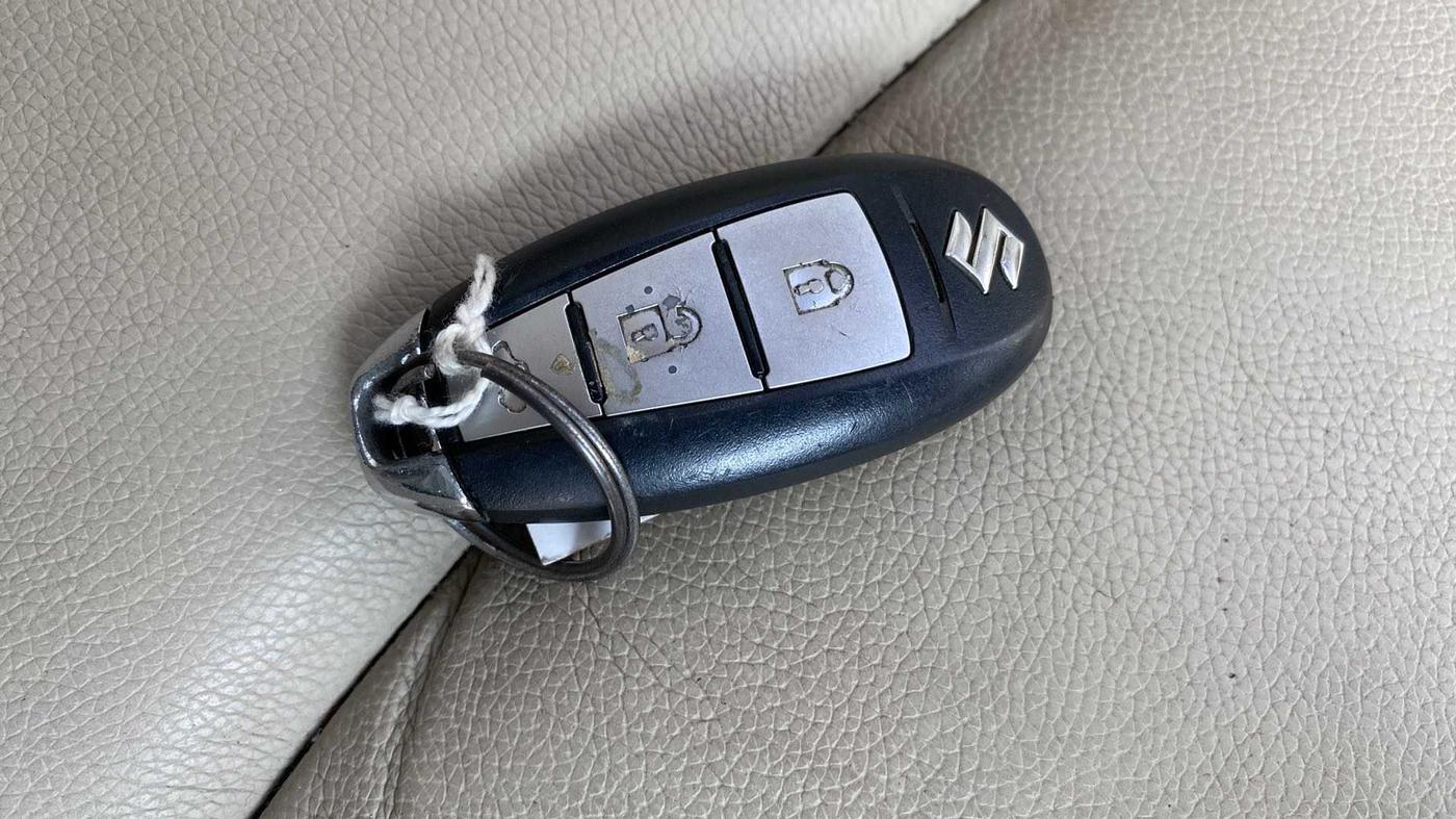 2014 Maruti Ciaz ZXI, Petrol, Manual, 62,228 km, Key Close Up