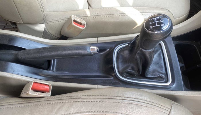 2014 Maruti Ciaz ZXI, Petrol, Manual, 62,228 km, Gear Lever