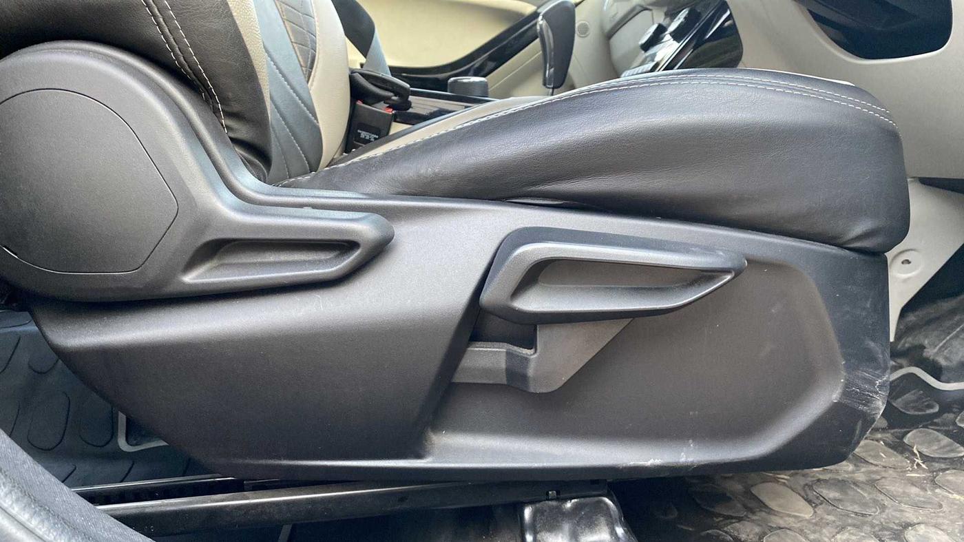 2020 Tata NEXON XZA PLUS (O) PETROL DUAL TONE, Petrol, Automatic, 21,520 km, Driver Side Adjustment Panel