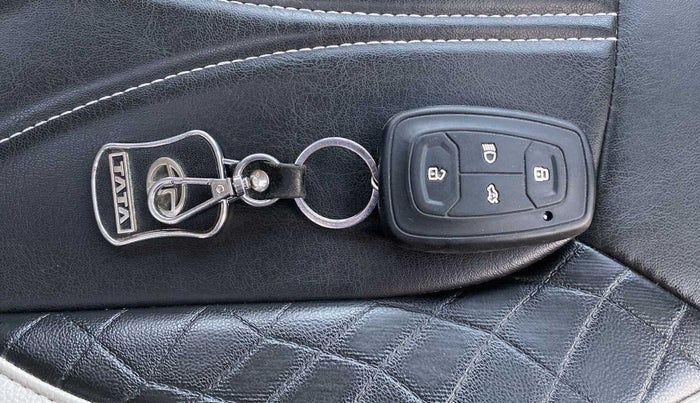 2020 Tata NEXON XZA PLUS (O) PETROL DUAL TONE, Petrol, Automatic, 21,520 km, Key Close Up