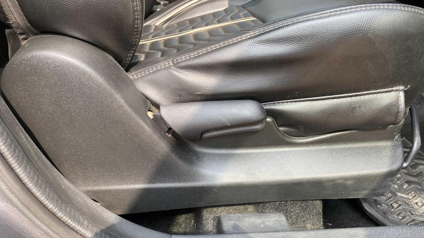 2021 Maruti Vitara Brezza LXI, Petrol, Manual, 23,354 km, Driver Side Adjustment Panel