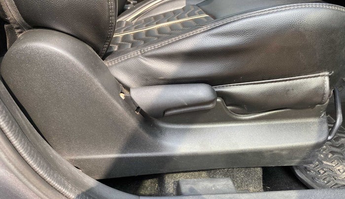 2021 Maruti Vitara Brezza LXI, Petrol, Manual, 23,354 km, Driver Side Adjustment Panel