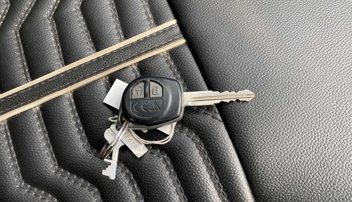 2021 Maruti Vitara Brezza LXI, Petrol, Manual, 23,354 km, Key Close Up