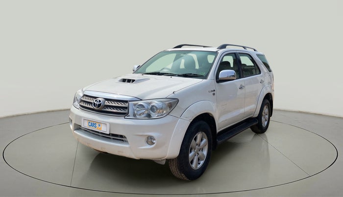 2011 Toyota Fortuner 3.0 4X4 MT, Diesel, Manual, 88,737 km, Left Front Diagonal