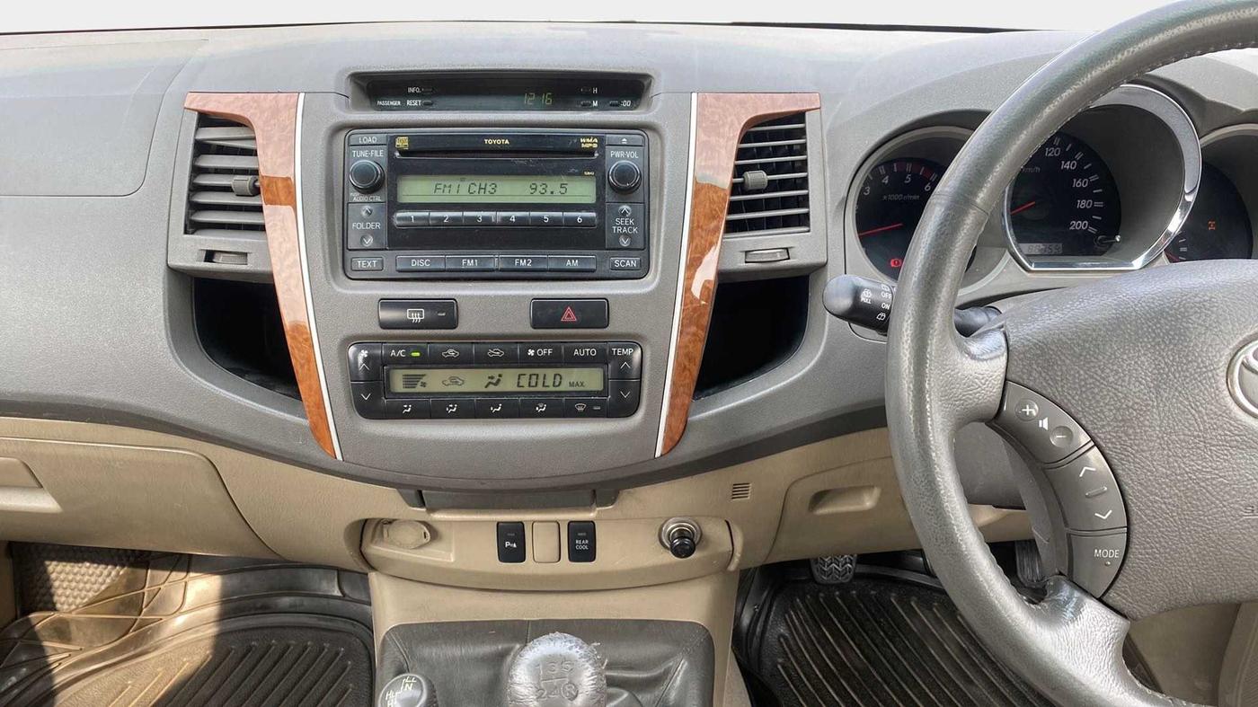 2011 Toyota Fortuner 3.0 4X4 MT, Diesel, Manual, 88,737 km, Air Conditioner
