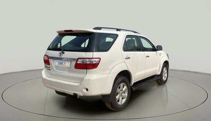 2011 Toyota Fortuner 3.0 4X4 MT, Diesel, Manual, 88,737 km, Right Back Diagonal