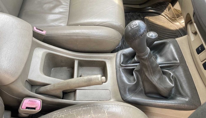 2011 Toyota Fortuner 3.0 4X4 MT, Diesel, Manual, 88,737 km, Gear Lever