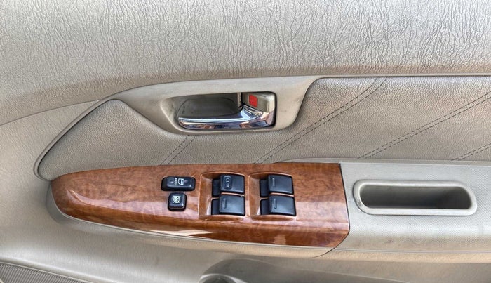 2011 Toyota Fortuner 3.0 4X4 MT, Diesel, Manual, 88,737 km, Driver Side Door Panels Control