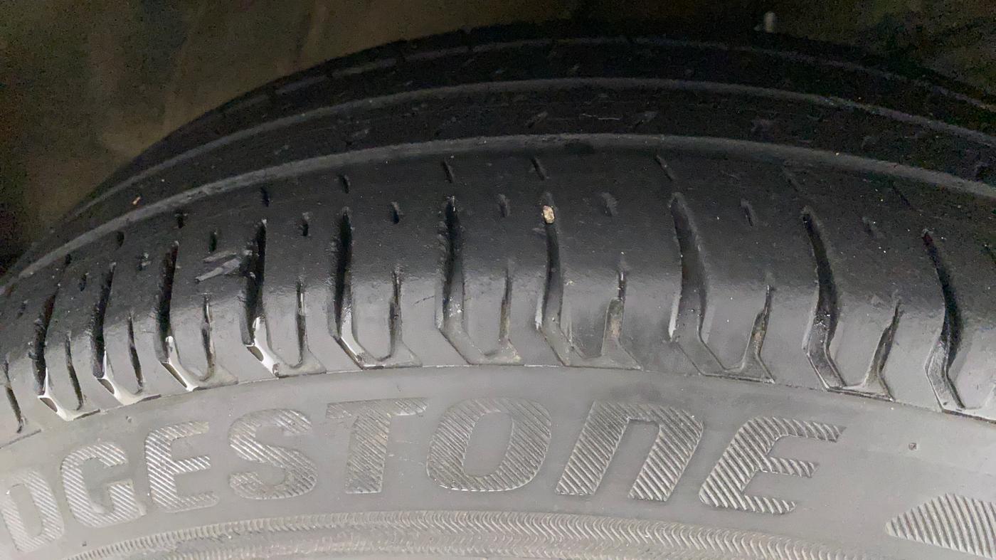 2021 Maruti Swift VXI, Petrol, Manual, 66,948 km, Right Front Tyre Tread