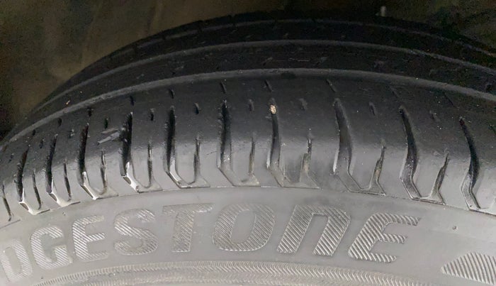2021 Maruti Swift VXI, Petrol, Manual, 66,948 km, Right Front Tyre Tread