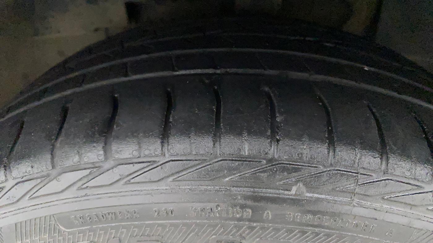2019 Tata NEXON XZA PLUS DIESEL DUAL TONE, Diesel, Automatic, 35,671 km, Left Front Tyre Tread
