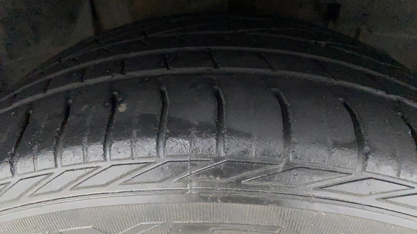 2019 Tata NEXON XZA PLUS DIESEL DUAL TONE, Diesel, Automatic, 35,671 km, Right Front Tyre Tread