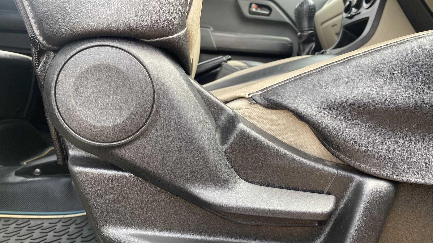 2019 Maruti New Wagon-R LXI CNG (O) 1.0, CNG, Manual, 92,107 km, Driver Side Adjustment Panel