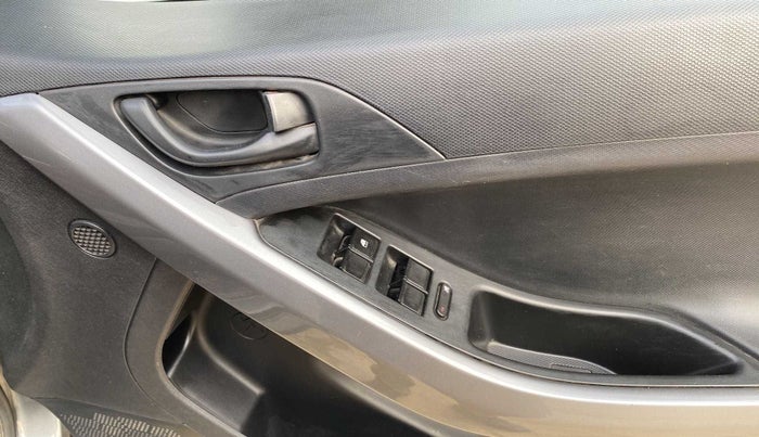2020 Tata NEXON XM PETROL, Petrol, Manual, 68,424 km, Driver Side Door Panels Control