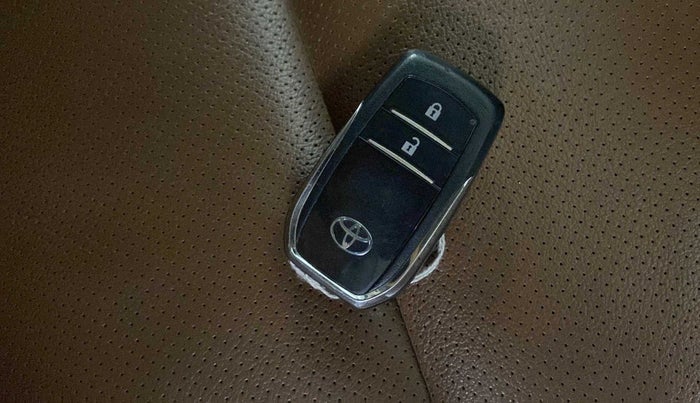 2019 Toyota Innova Crysta 2.8 ZX AT 7 STR, Diesel, Automatic, 27,922 km, Key Close Up