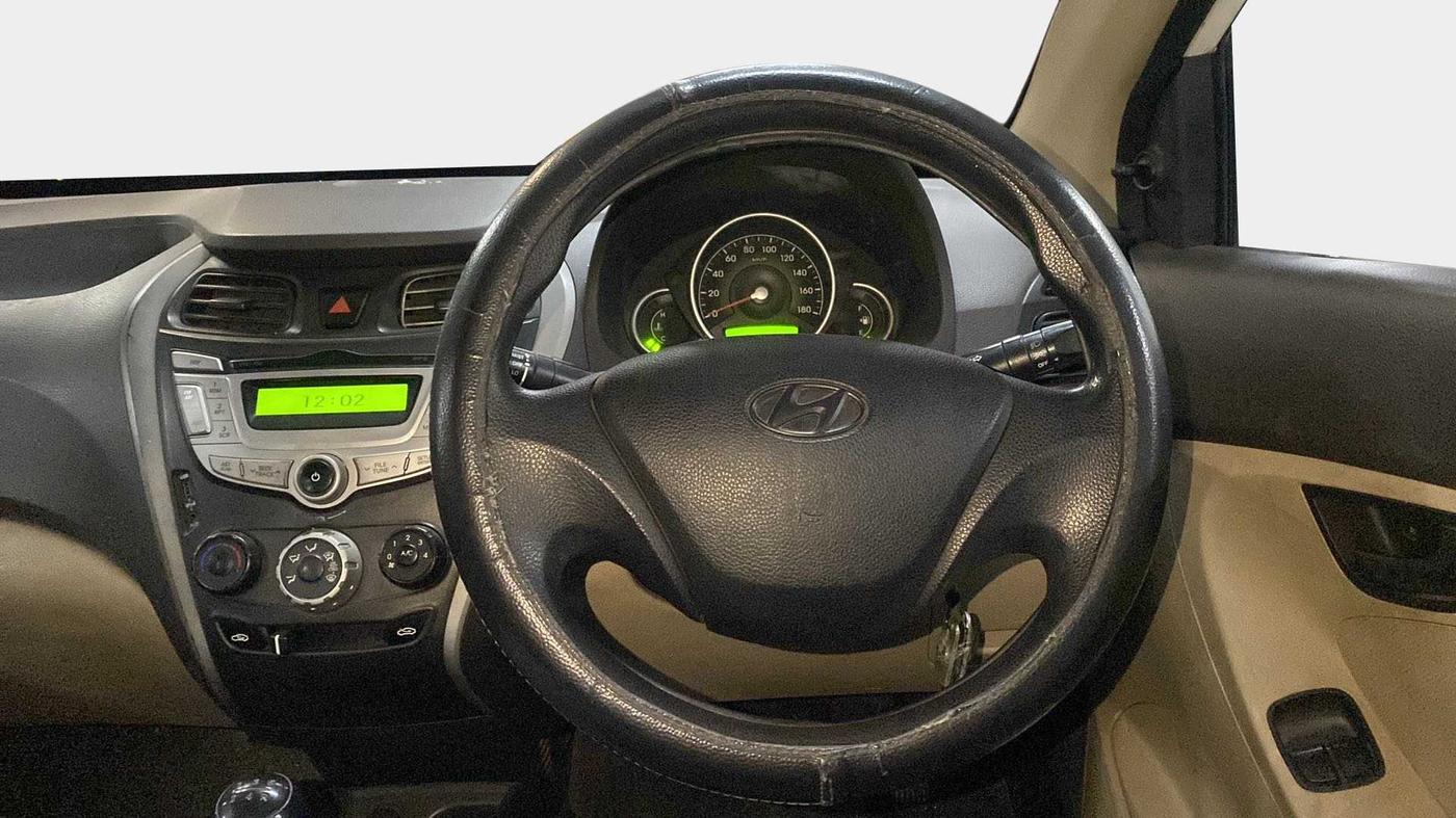 2015 Hyundai Eon MAGNA +, Petrol, Manual, 97,565 km, Steering Wheel Close Up