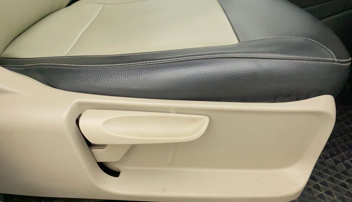 2013 Volkswagen Polo COMFORTLINE 1.2L PETROL, Petrol, Manual, 1,10,410 km, Driver Side Adjustment Panel