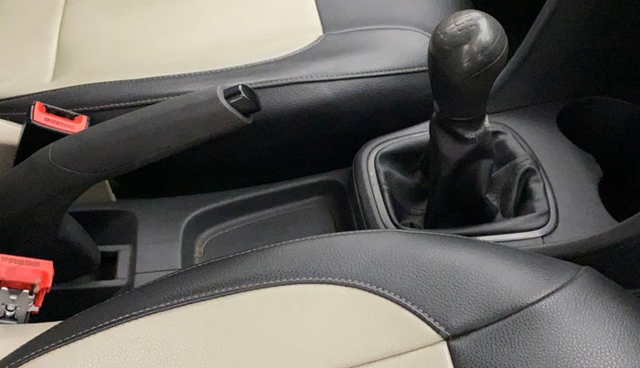 2013 Volkswagen Polo COMFORTLINE 1.2L PETROL, Petrol, Manual, 1,10,410 km, Gear lever - Boot cover slightly torn