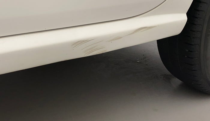 2013 Volkswagen Polo COMFORTLINE 1.2L PETROL, Petrol, Manual, 1,10,410 km, Left running board - Slightly dented