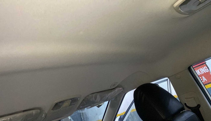 2020 Mahindra XUV300 W8 1.5 DIESEL, Diesel, Manual, 28,193 km, Ceiling - Roof lining minor dirty